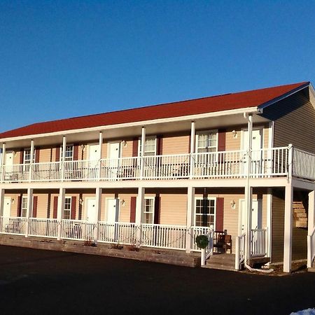 Airport Inn Fredericton Bagian luar foto