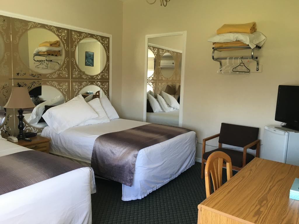 Airport Inn Fredericton Bagian luar foto