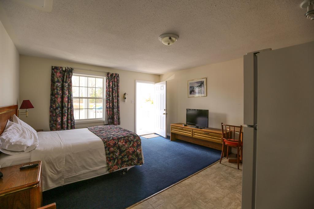 Airport Inn Fredericton Bagian luar foto