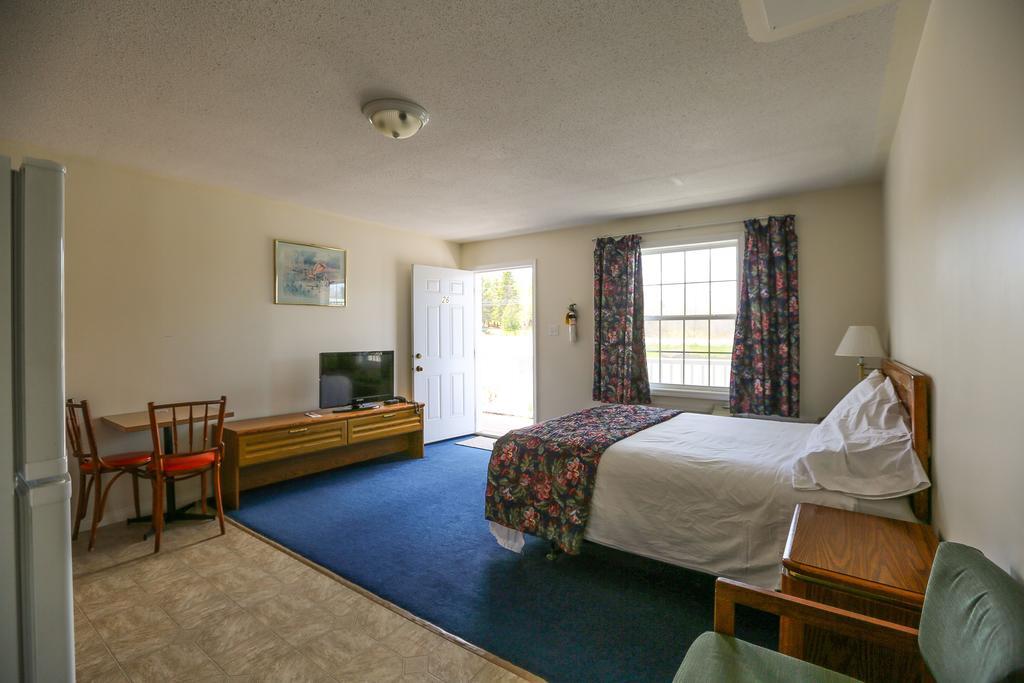 Airport Inn Fredericton Bagian luar foto