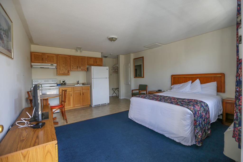 Airport Inn Fredericton Bagian luar foto