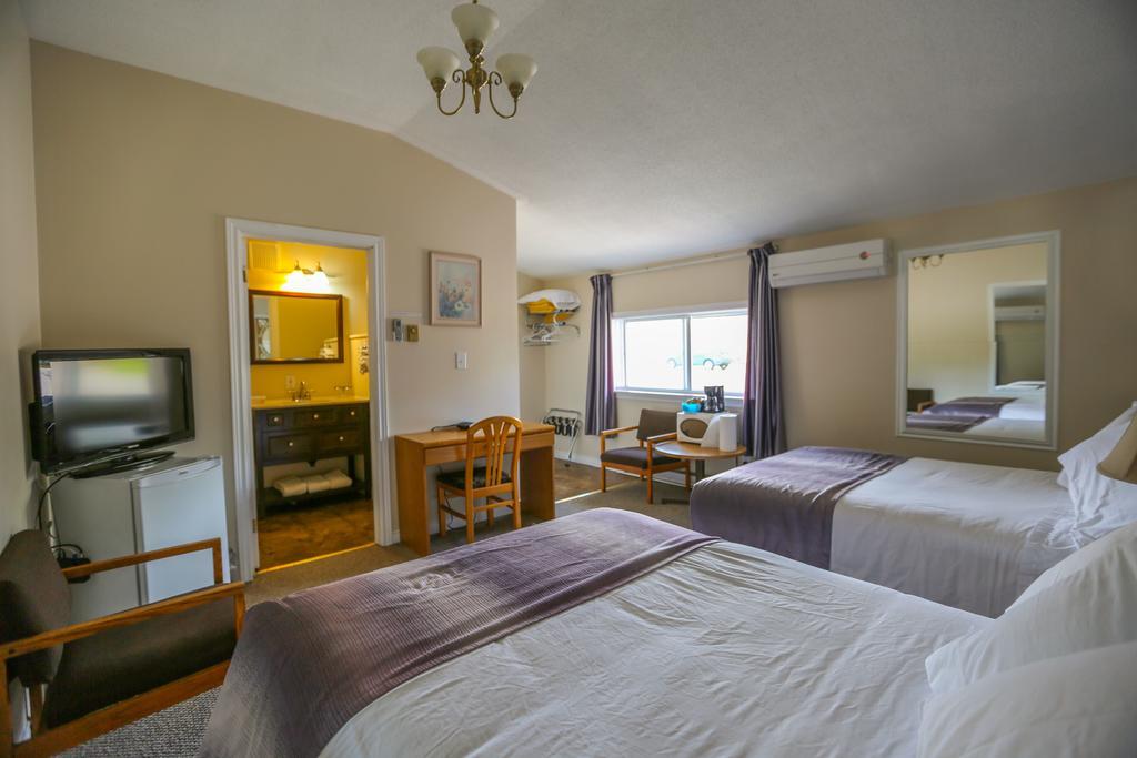 Airport Inn Fredericton Bagian luar foto