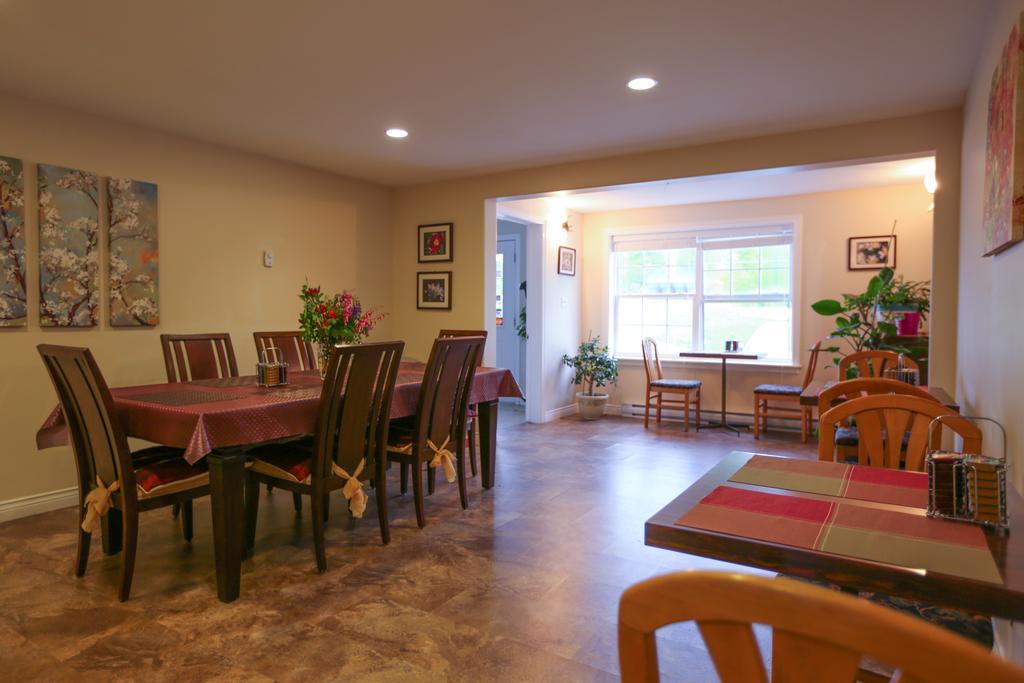 Airport Inn Fredericton Bagian luar foto