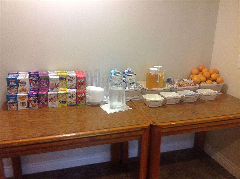 Airport Inn Fredericton Bagian luar foto